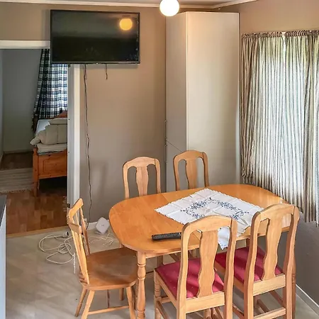 2 Bedroom Gorgeous In Eresfjord Lejlighed Nauste