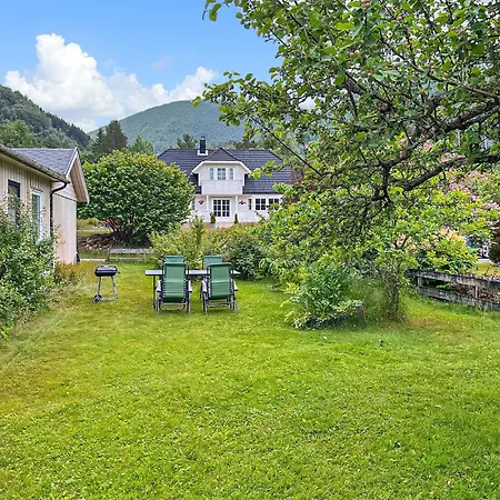 2 Bedroom Gorgeous In Eresfjord *