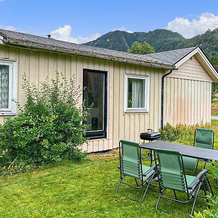 2 Bedroom Gorgeous In Eresfjord